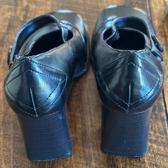 Emergency Exit | 90s Y2K Block Heel, Square Toe Mary Jane Shoes, Size 7 - Picture 6 of 10